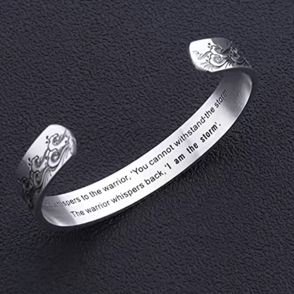 Engraved wave design bracelet - Picture 6 of 6